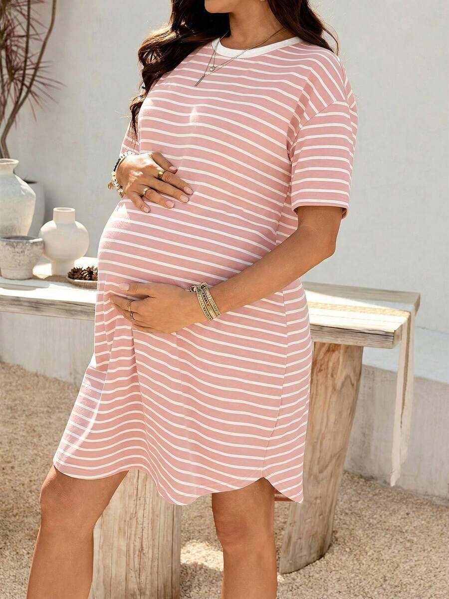 Schwangeres T-Shirt-Kleid mit Streifen – Drop-Schulter, Rundhalsausschnitt, hoher Stretch